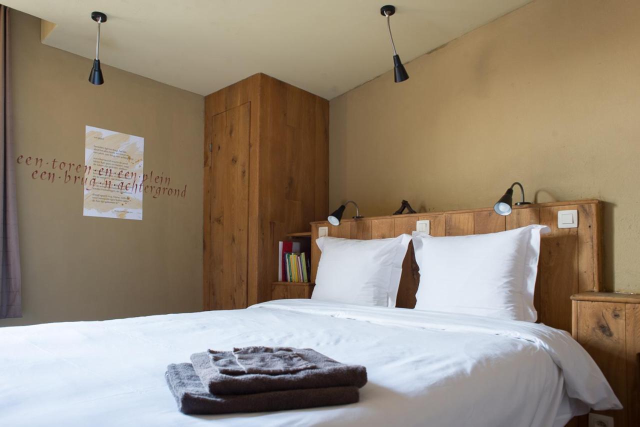 Poeziehotel Surplace - 15 Min Van Pairi Daiza & Industriezone Ghislenghien Bever Ngoại thất bức ảnh